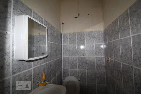 Banheiro social de casa para alugar com 1 quarto, 28m² em Nova Gerti, São Caetano do Sul
