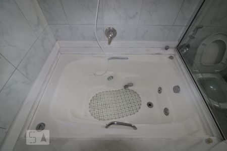 Apartamento para alugar com 65m², 2 quartos e sem vagaBanheiro - banheira