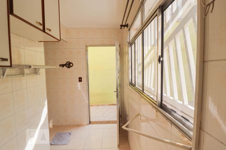 Casa à venda com 186m², 3 quartos e 2 vagas Casa à venda com 186m², 3 quartos e 2 vagasDespensa