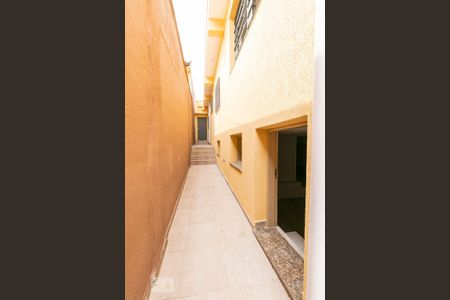 Casa à venda com 150m², 3 quartos e 2 vagasCorredor externo