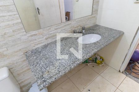 Casa à venda com 210m², 4 quartos e 2 vagas Casa à venda com 210m², 4 quartos e 2 vagasBanheiro