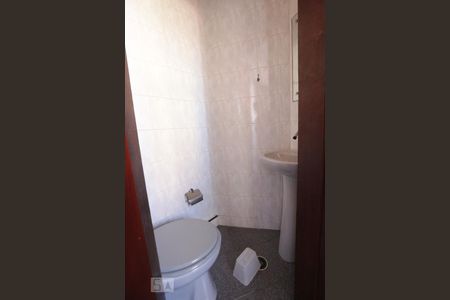 Apartamento para alugar com 148m², 4 quartos e 2 vagas Apartamento para alugar com 148m², 4 quartos e 2 vagasBanheiro de Serviço