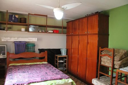 Casa à venda com 150m², 5 quartos e 3 vagasQuarto Fundos