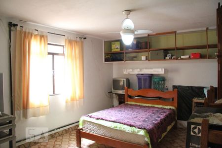 Casa à venda com 150m², 5 quartos e 3 vagasQuarto Fundos