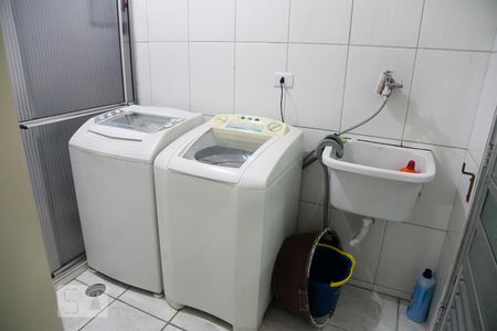 Casa à venda com 107m², 4 quartos e 2 vagasLavanderia