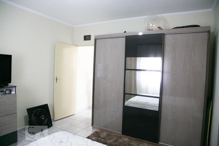 Casa à venda com 107m², 4 quartos e 2 vagasQuarto 1