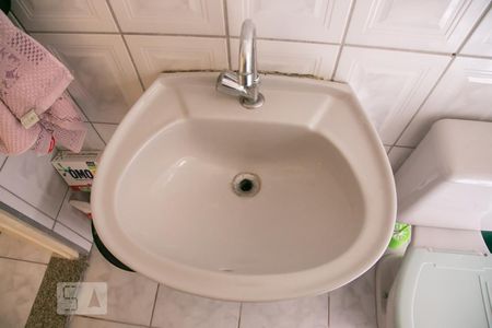 Casa à venda com 107m², 4 quartos e 2 vagasDetalhe banheiro 1