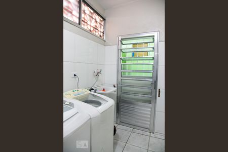 Casa à venda com 107m², 4 quartos e 2 vagasLavanderia