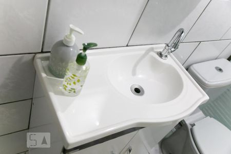 Casa à venda com 107m², 4 quartos e 2 vagasDetalhe banheiro 2