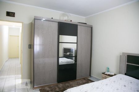 Casa à venda com 107m², 4 quartos e 2 vagasQuarto 1