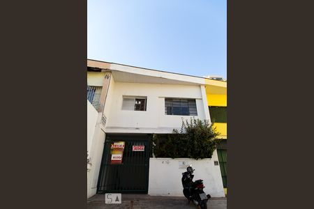 Casa à venda com 140m², 3 quartos e 3 vagas Casa à venda com 140m², 3 quartos e 3 vagasFachada