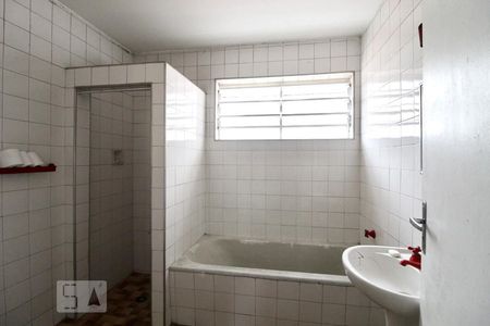 Casa à venda com 140m², 3 quartos e sem vaga Casa à venda com 140m², 3 quartos e sem vagaBanheiro