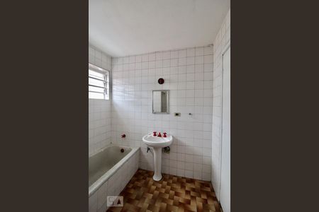 Casa à venda com 140m², 3 quartos e sem vaga Casa à venda com 140m², 3 quartos e sem vagaBanheiro