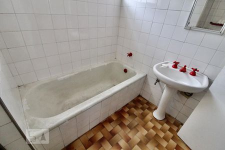 Casa à venda com 140m², 3 quartos e sem vaga Casa à venda com 140m², 3 quartos e sem vagaBanheiro