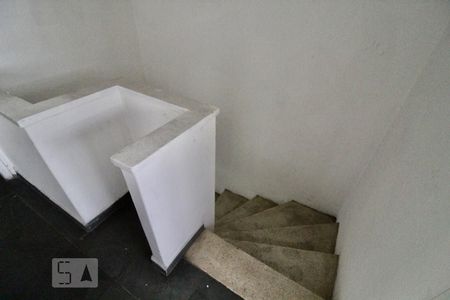 Casa à venda com 140m², 3 quartos e sem vaga Casa à venda com 140m², 3 quartos e sem vagaEscada