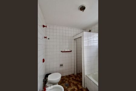 Casa à venda com 140m², 3 quartos e sem vaga Casa à venda com 140m², 3 quartos e sem vagaBanheiro