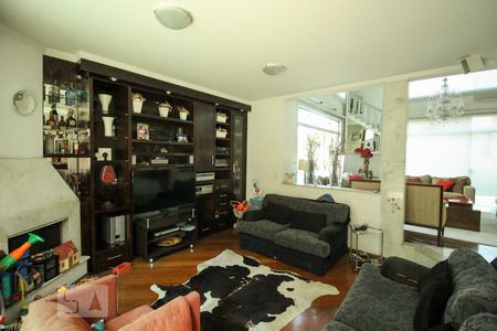 Sala de TV de casa à venda com 4 quartos, 525m² em City América, São Paulo