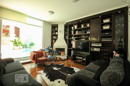 Sala de TV de casa à venda com 4 quartos, 525m² em City América, São Paulo