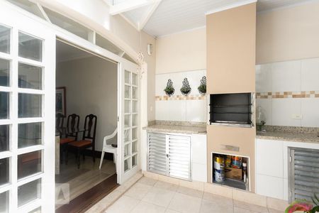 Casa à venda com 140m², 4 quartos e 3 vagas Casa à venda com 140m², 4 quartos e 3 vagasQuintal - Churrasqueira