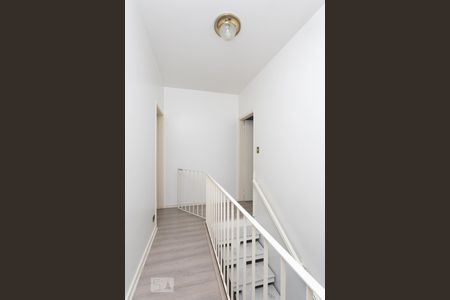 Casa à venda com 140m², 4 quartos e 3 vagas Casa à venda com 140m², 4 quartos e 3 vagasCorredor