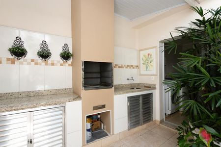 Casa à venda com 140m², 4 quartos e 3 vagas Casa à venda com 140m², 4 quartos e 3 vagasQuintal - Churrasqueira