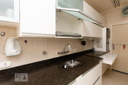 Casa à venda com 140m², 4 quartos e 3 vagas Casa à venda com 140m², 4 quartos e 3 vagasCozinha