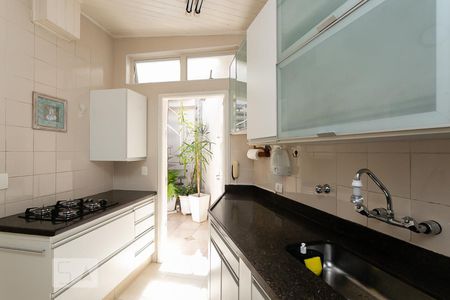 Casa à venda com 140m², 4 quartos e 3 vagas Casa à venda com 140m², 4 quartos e 3 vagasCozinha