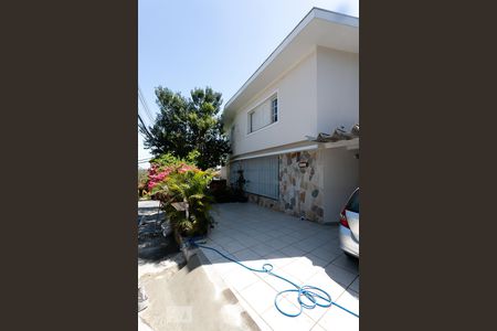 Casa à venda com 140m², 4 quartos e 3 vagas Casa à venda com 140m², 4 quartos e 3 vagasFachada