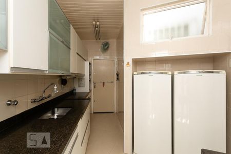 Casa à venda com 140m², 4 quartos e 3 vagas Casa à venda com 140m², 4 quartos e 3 vagasCozinha