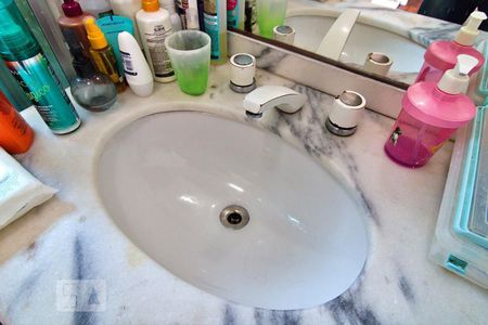 Apartamento à venda com 173m², 4 quartos e 3 vagasBanheiro da Suíte 2