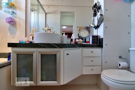 Apartamento à venda com 173m², 4 quartos e 3 vagasBanheiro da Suíte 1