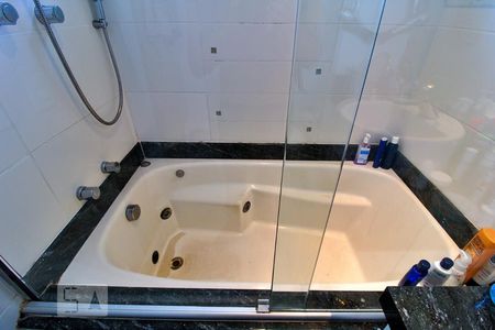 Apartamento à venda com 173m², 4 quartos e 3 vagasBanheiro da Suíte 1