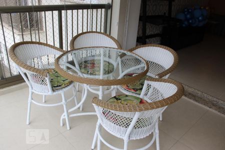 Apartamento à venda com 78m², 2 quartos e 1 vagaVaranda