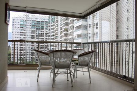 Apartamento à venda com 78m², 2 quartos e 1 vagaVaranda