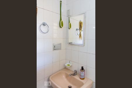 Casa à venda com 271m², 3 quartos e 3 vagas Casa à venda com 271m², 3 quartos e 3 vagasBanheiro da Edícula