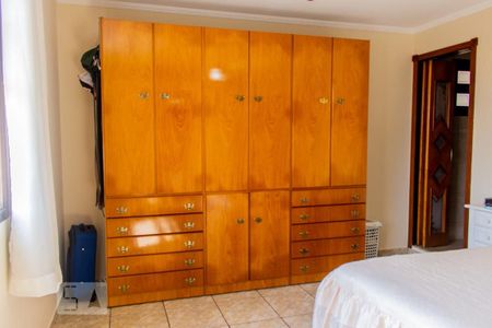 Casa à venda com 271m², 3 quartos e 3 vagas Casa à venda com 271m², 3 quartos e 3 vagasArmário