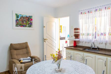 Casa à venda com 271m², 3 quartos e 3 vagas Casa à venda com 271m², 3 quartos e 3 vagasCozinha da Edícula