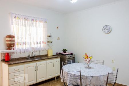 Casa à venda com 271m², 3 quartos e 3 vagas Casa à venda com 271m², 3 quartos e 3 vagasCozinha da Edícula