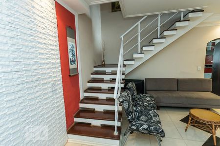 Escada de casa à venda com 4 quartos, 300m² em Jardim Piqueroby, São Paulo