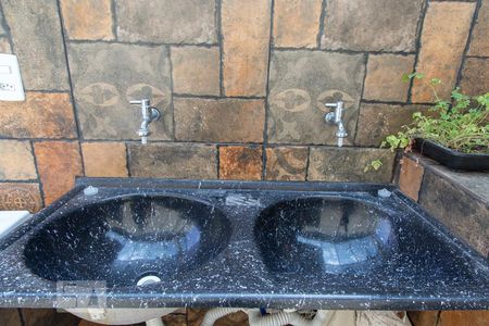 Casa para alugar com 65m², 2 quartos e 1 vagaÁrea de Serviço