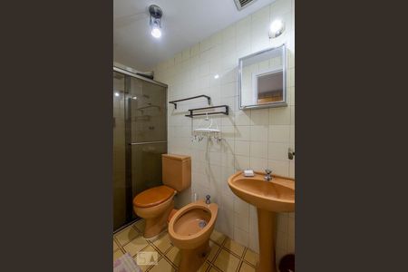 Banheiro de kitnet/studio para alugar com 1 quarto, 30m² em Cerqueira César, São Paulo