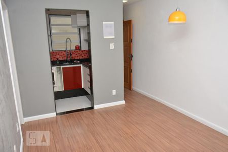 Sala  de apartamento para alugar com 1 quarto, 40m² em Praia da Bandeira, Rio de Janeiro