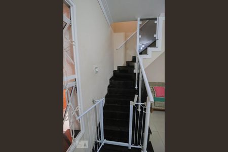 Escada de casa à venda com 3 quartos, 130m² em Vila Flórida, Guarulhos