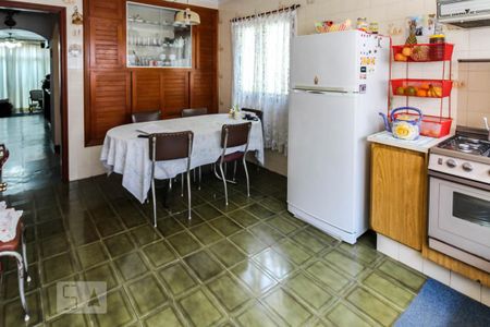 Casa à venda com 243m², 3 quartos e 2 vagas Casa à venda com 243m², 3 quartos e 2 vagasCozinha