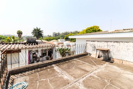 Casa à venda com 243m², 3 quartos e 2 vagas Casa à venda com 243m², 3 quartos e 2 vagasTerraço