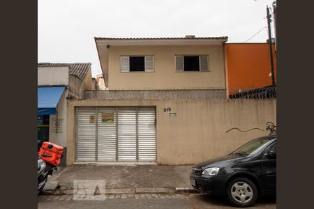 Casa para alugar com 230m², 4 quartos e 4 vagasFachada