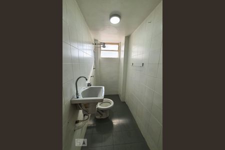 Banheiro  de kitnet/studio para alugar com 1 quarto, 31m² em Liberdade, São Paulo