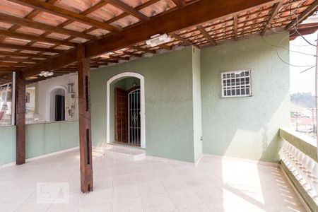 Casa à venda com 195m², 3 quartos e 3 vagasVaranda quarto 3 suíte