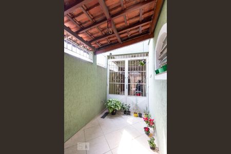 Casa à venda com 195m², 3 quartos e 3 vagasCorredor lateral externo