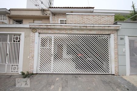Casa à venda com 121m², 3 quartos e 2 vagasFachada